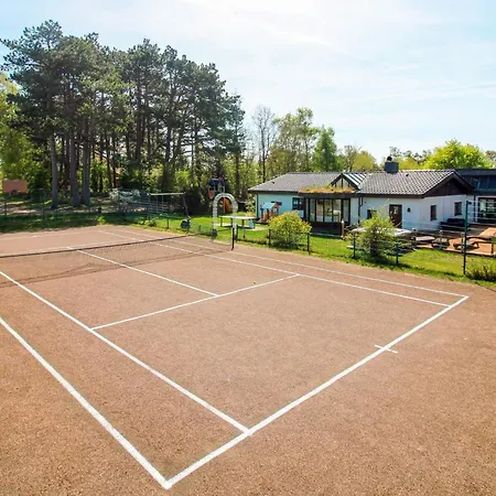 16 Person In Vaeggerlose Bøtø By