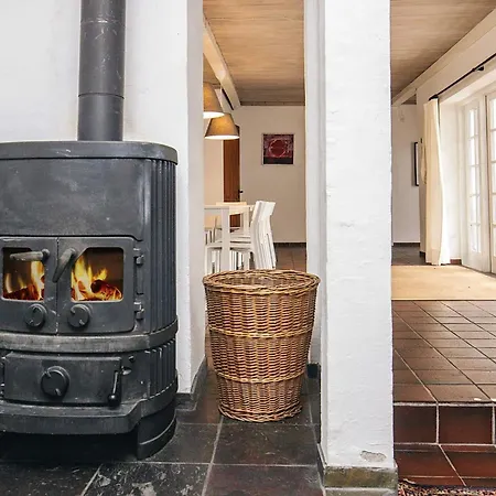 16 Person In Vaeggerlose