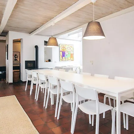 16 Person In Vaeggerlose *