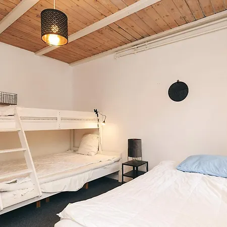 16 Person In Vaeggerlose