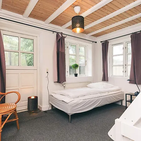 16 Person In Vaeggerlose