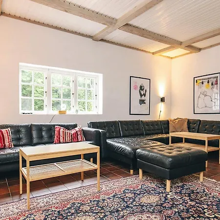 16 Person In Vaeggerlose