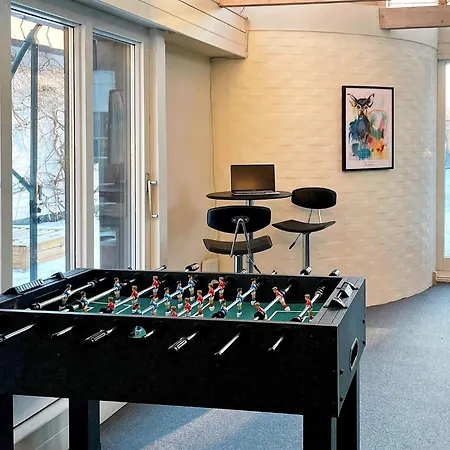 16 Person In Vaeggerlose *