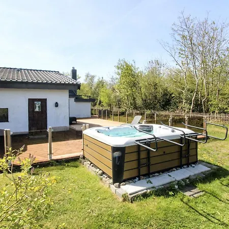 16 Person In Vaeggerlose Bøtø By