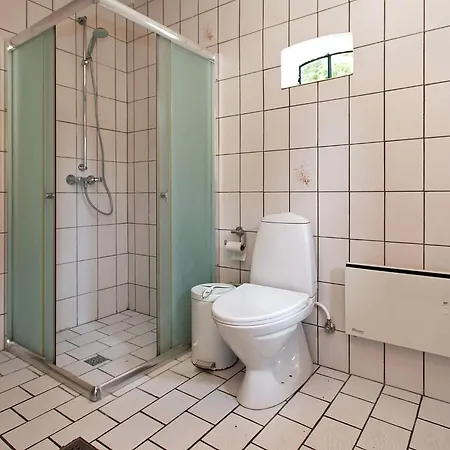 16 Person In Vaeggerlose * Bøtø By