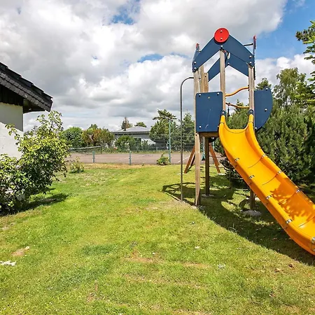 16 Person In Vaeggerlose * Bøtø By